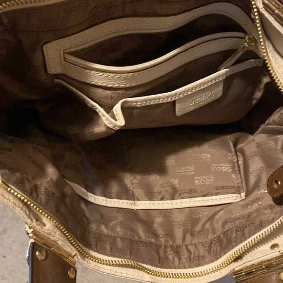 Micheal kors off-white purse - Picture 6 of 12